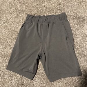 Lululemon Men's Small Gray Shorts 2 pockets
